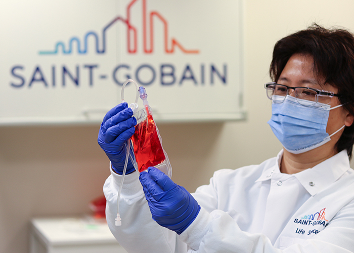 VueLife HP series bag cell culture testing in Saint-Gobain Life Sciences Laboratory